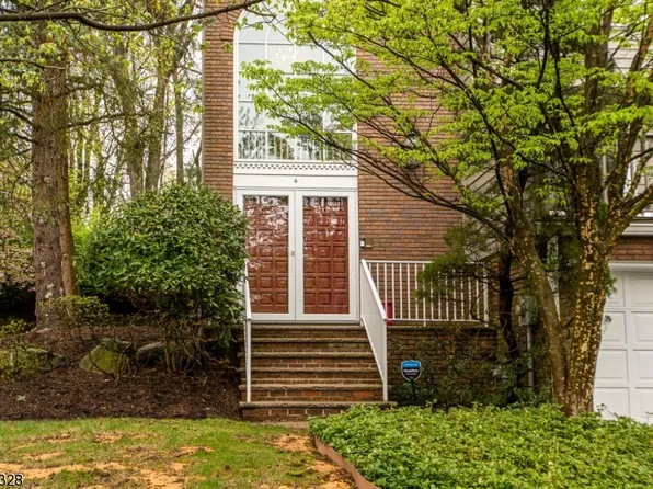 4 Fells Manor Rd, Caldwell Boro Twp., NJ 07006