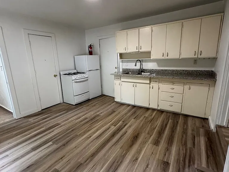 494 W 11th Ave #&-1121 — Photo 5