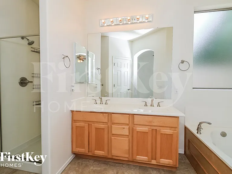 2715 E Carson Rd — Photo 13