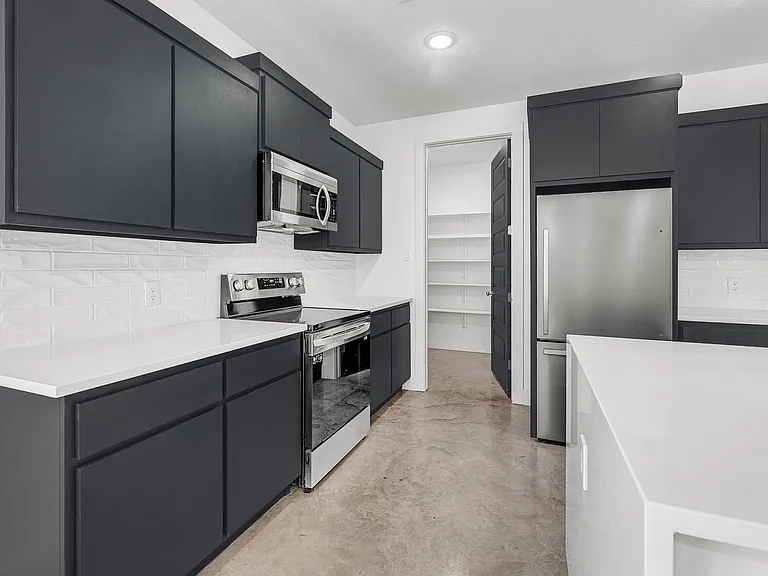 3008 Alpha Wolf Ct — Photo 10