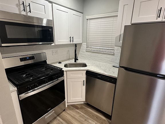 5th image of 3333 Lawn Ave APT 3