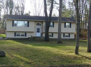 5412 Deerfield Dr, East Stroudsburg, PA 18301