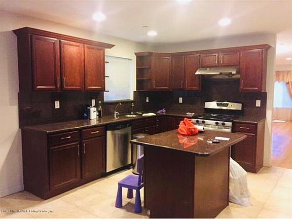 5th image of 30 Talarico Ct