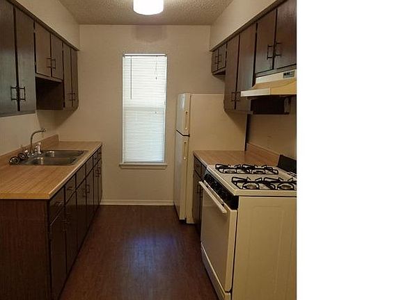 4th image of 205 N Filmore Ave