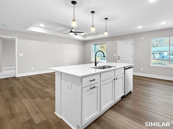4th image of 1600 Justice Way