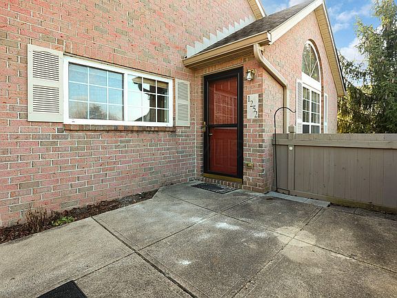 3rd image of 1252 Amberlea Dr W #4