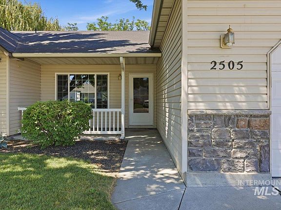 2nd image of 2505 S Bluegrass Dr