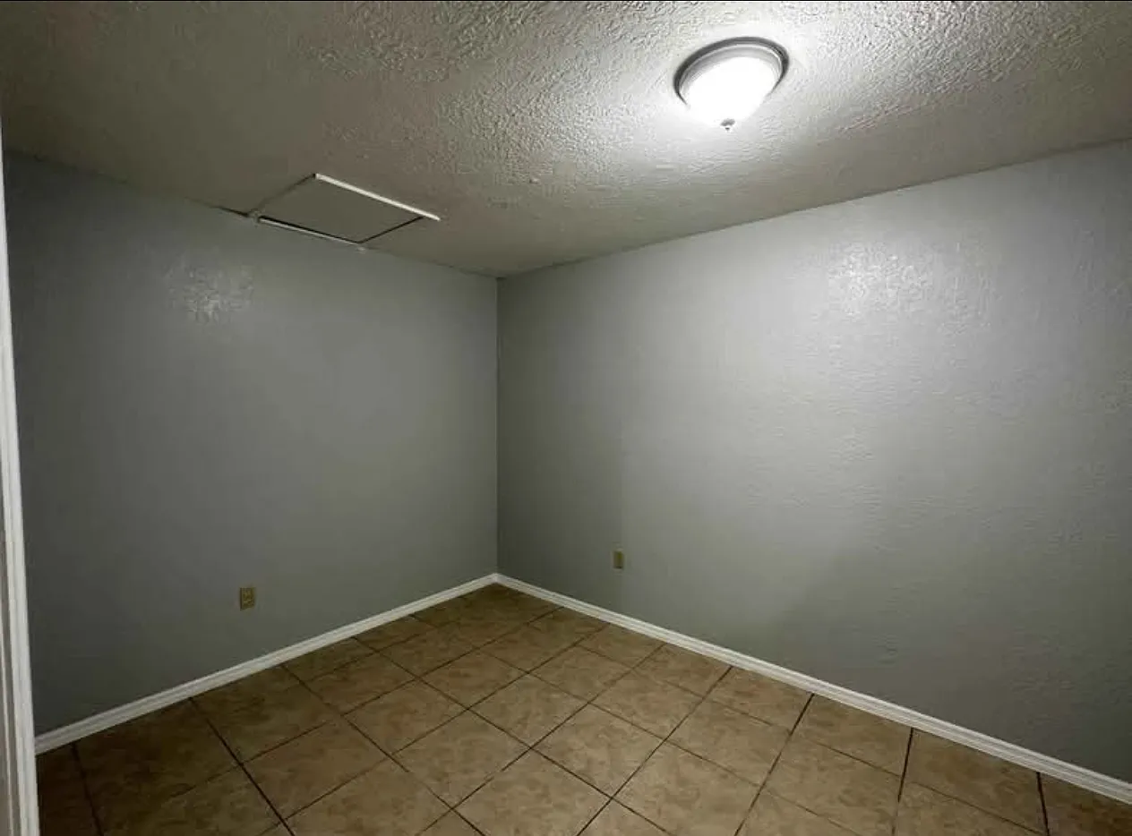 2 bed, 1000 sqft, $1,100 — Photo 3