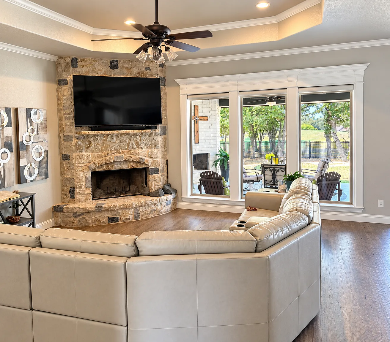 4 bed, 2500 sqft, $3,500 — Photo 2