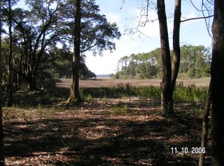 35 Grove Rd, Beaufort, SC 29907