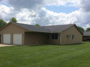 106 S Dewey St, Osceola, IA 50213