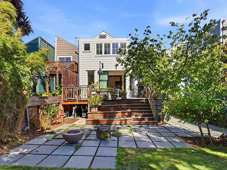 2570 Folsom St — Photo 32
