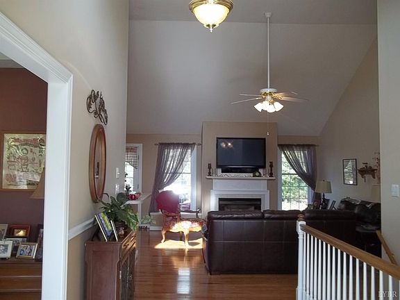 3rd image of 550 Woodland Dr