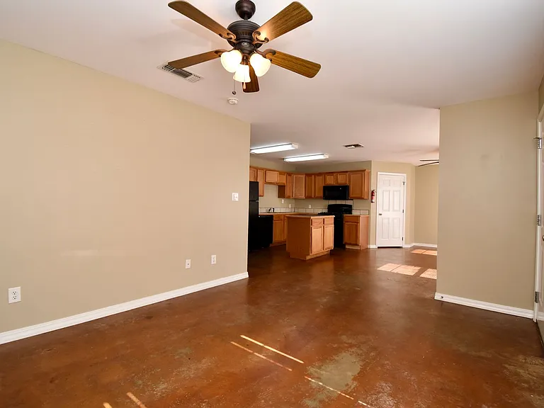 616 Evans St — Photo 3