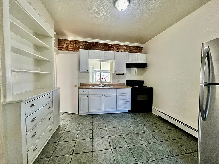 1728 E 37th Ave — Photo 5