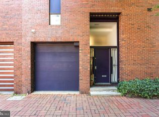 341 S 5th St, Philadelphia, PA 19106