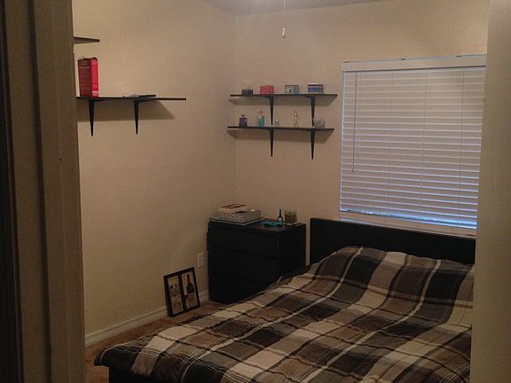 4th image of 1027 Love Ln
