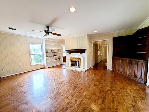 3rd image of 2300 E Academy Ave
