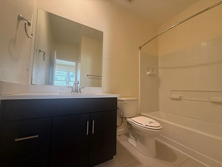 1052 Bigleaf Pl #106 — Photo 7