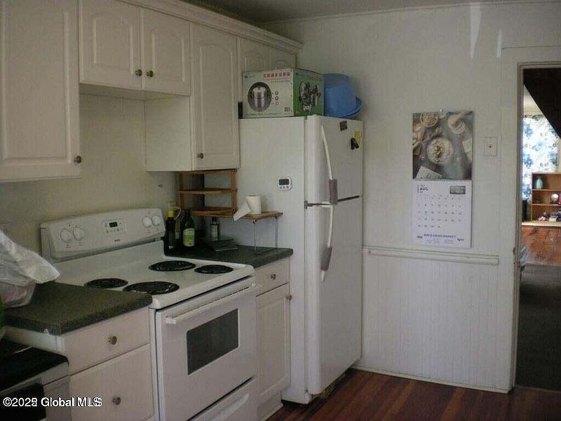4th image of 214 S Grand Street