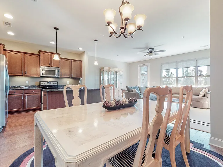2093 Newark Ln — Photo 6
