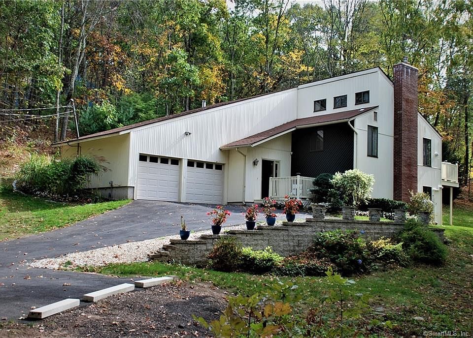 1st image of 480 Weir St
