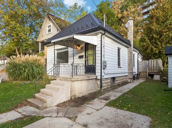 97 Walnut St, London, ON N6H 1C3