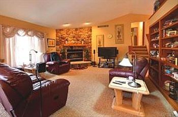 3rd image of 934 Duchess Dr