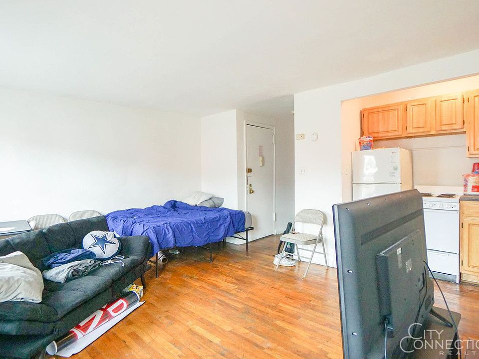 2nd image of 400 E 9th St APT 4C