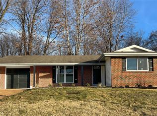 2862 Creston Ln, Maryland Heights, MO 63043