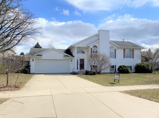 630 Sunmeadow Dr SE, Grand Rapids, MI 49508