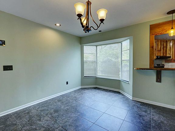 5th image of 785 SE Fallon Dr