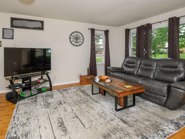 1305 Monte Dr NW, Mandan, ND 58554
