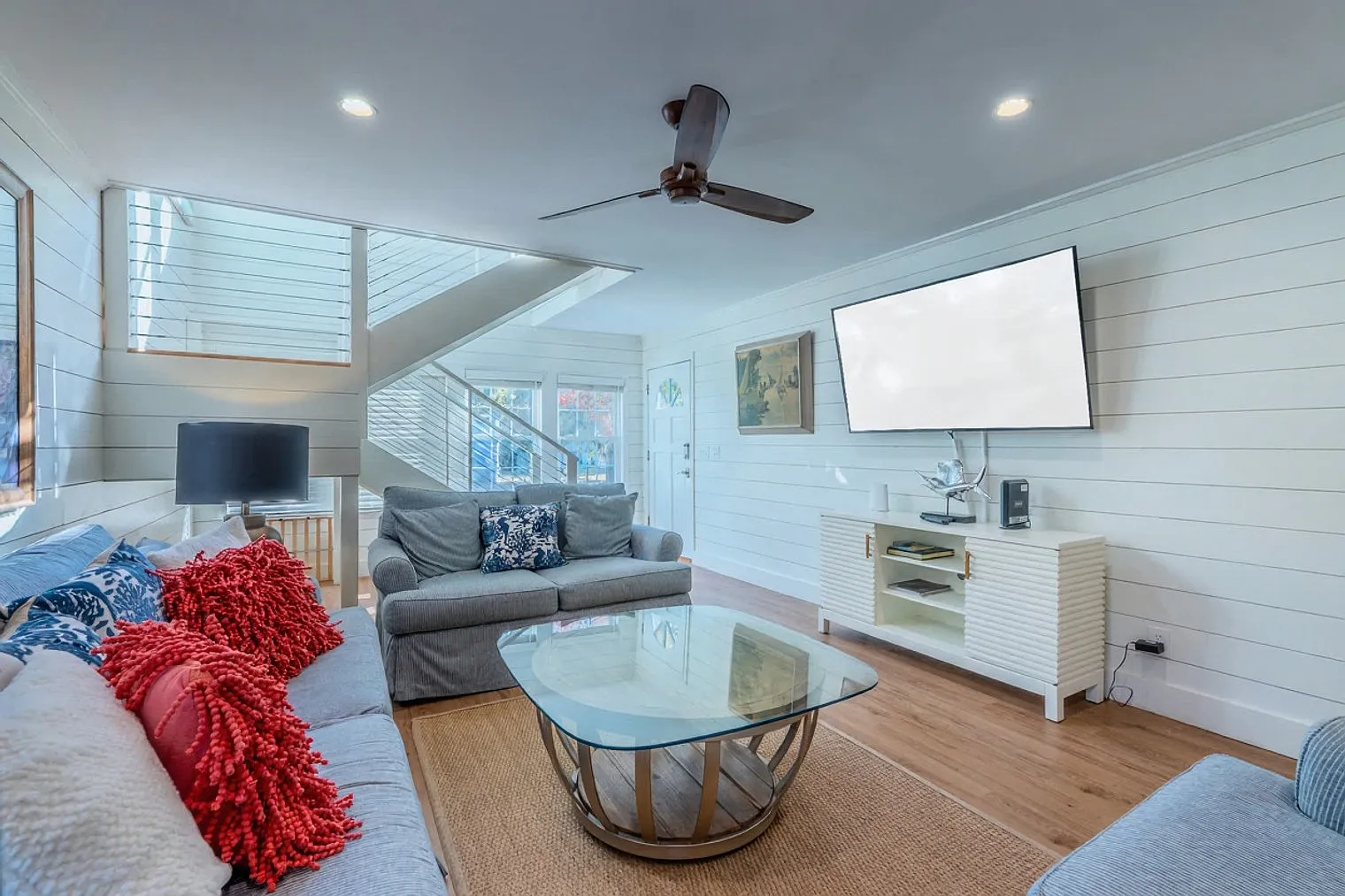 6 bed, 5.0 bath, 2690 sqft, $12,722 — Photo 3