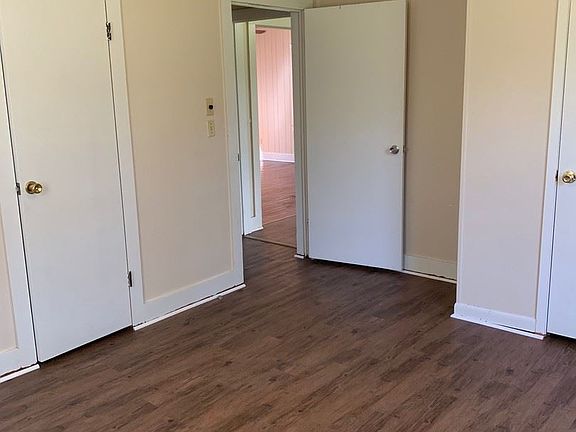 5th image of 1027 Robin St