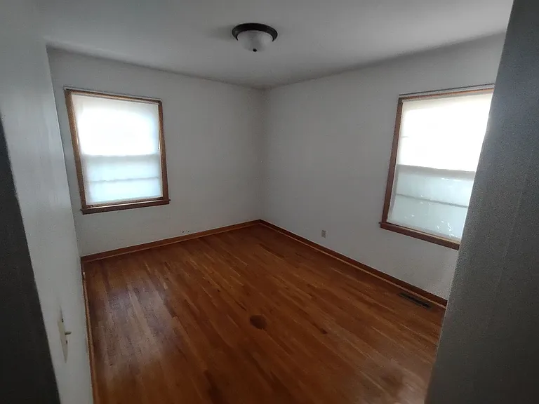 1609 N Eisenhower Dr — Photo 9