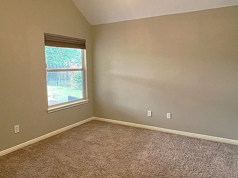 18718 Walden Forest Dr — Photo 24