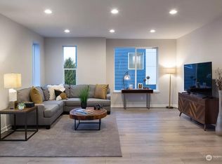 18008 12th Ave NE #D, Seattle, WA 98155