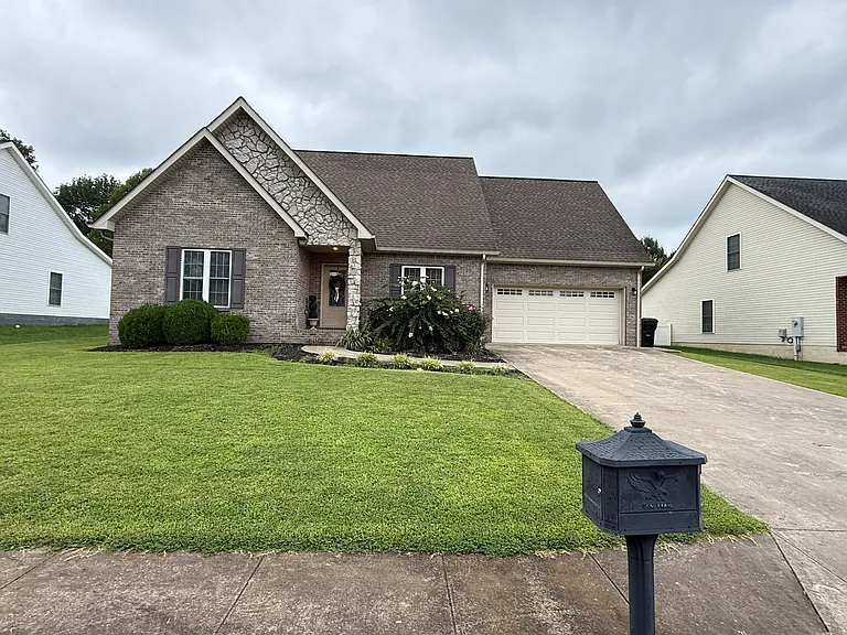 1719 Doran Rd S — Photo 1