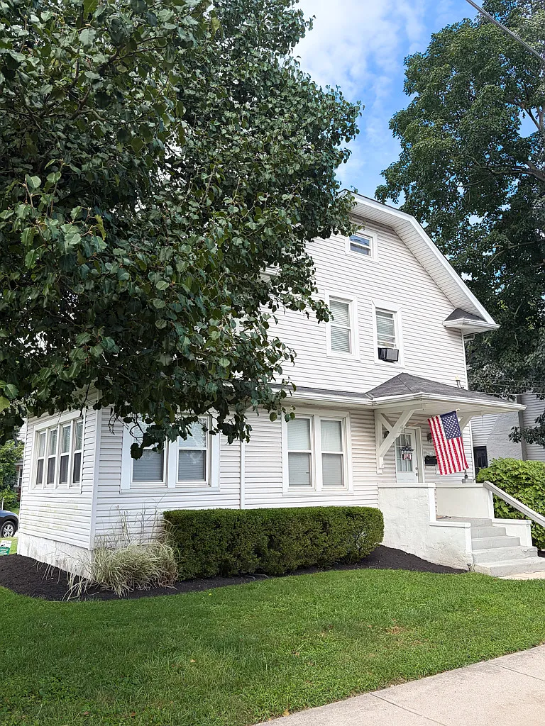 3 bed, 2000 sqft, $3,300 — Photo 1