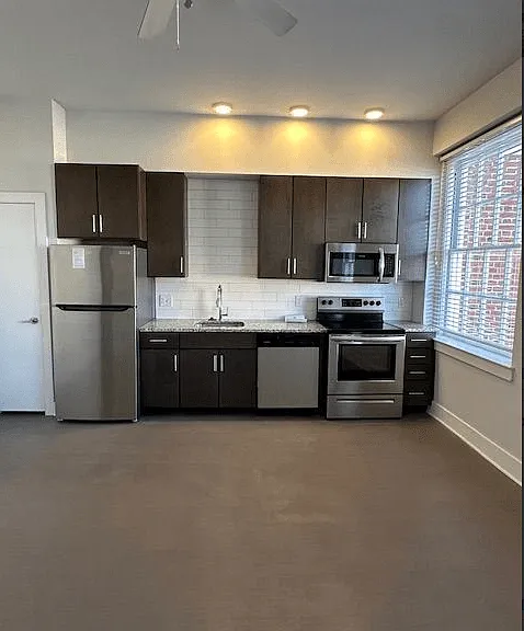 Parkwood Apartments — Photo 1