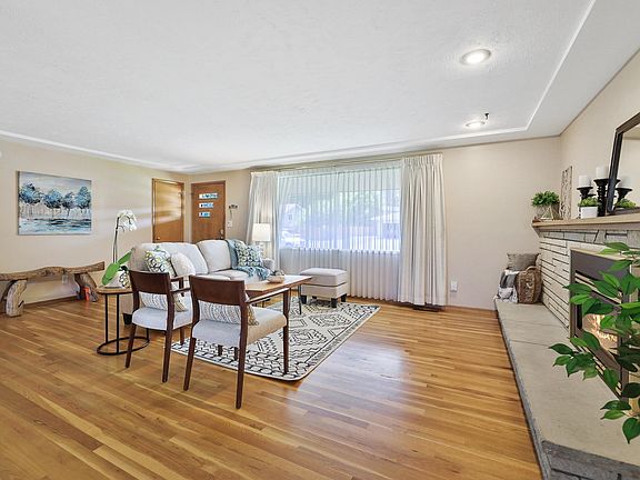 5th image of 8414 N Weipert Dr