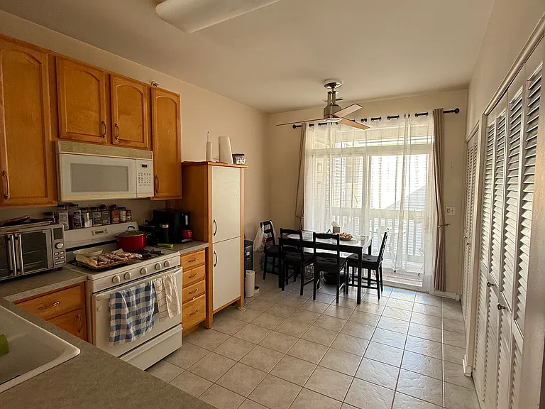 153 N Waters Edge Dr #E — Photo 7