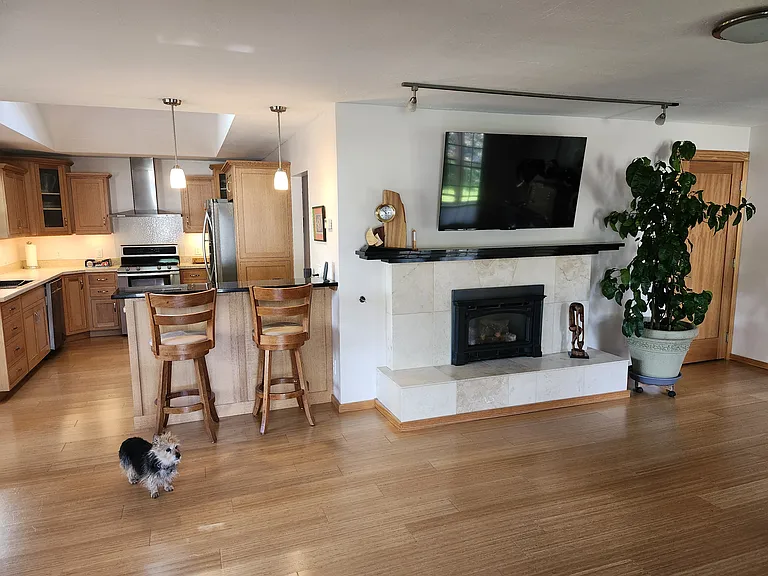 2415 Woodland Ave — Photo 8