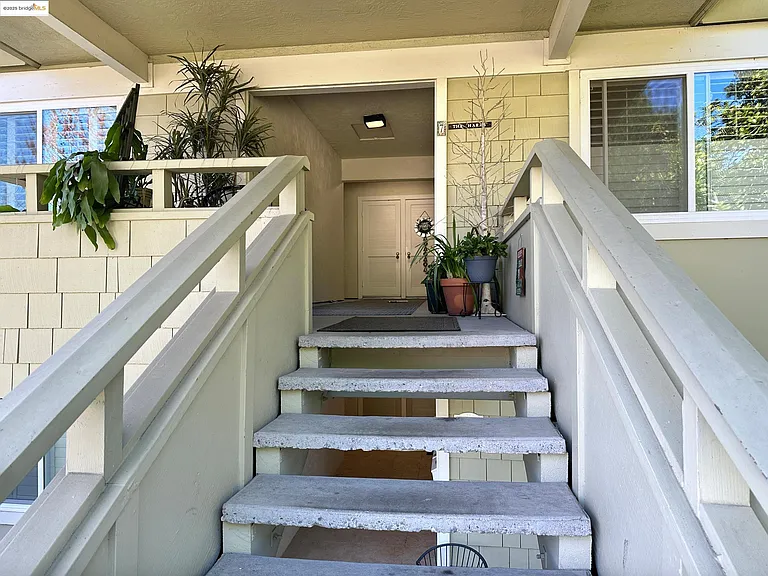1910 Skycrest Dr #5 — Photo 31