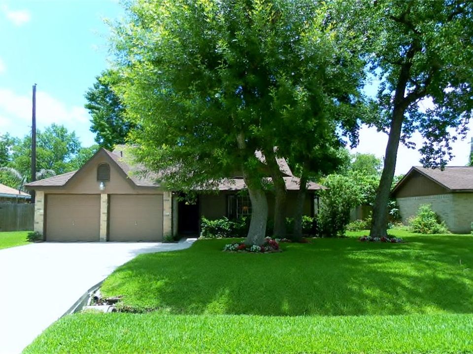 Beautiful curb appeal on this highly upgraded home.