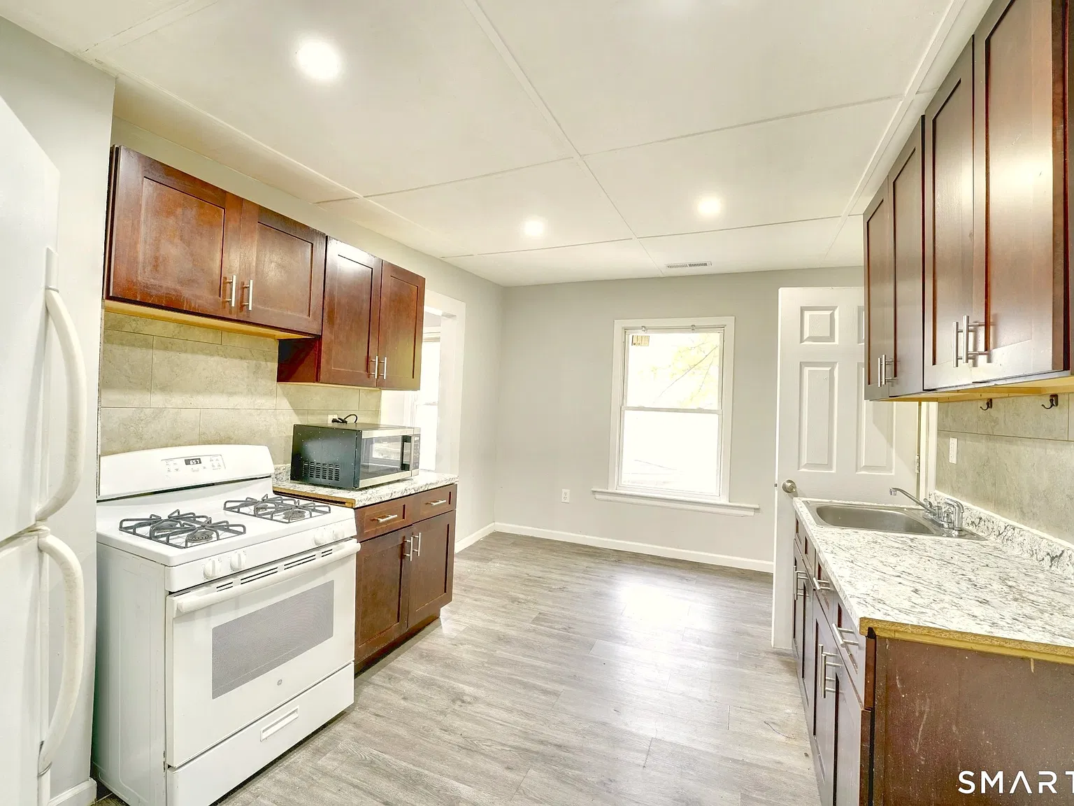 4 bed, 1.0 bath, 4056 sqft, $1,700 — Photo 2