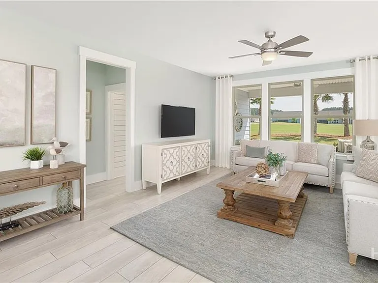 695 Longleaf Dr — Photo 2