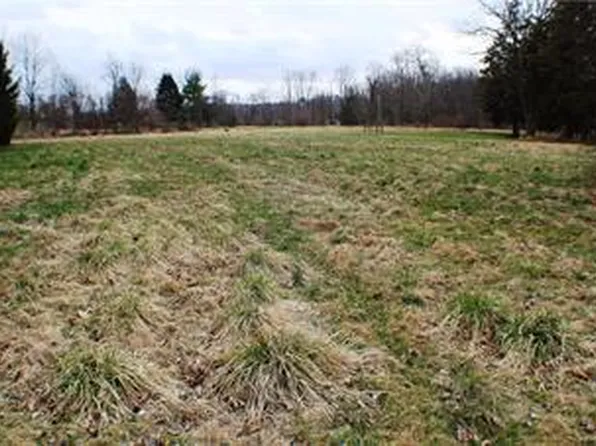 810 Clearfield Rd, Nazareth, PA 18064