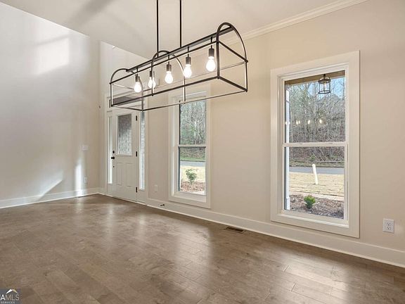 4th image of 370 Ansley Dr